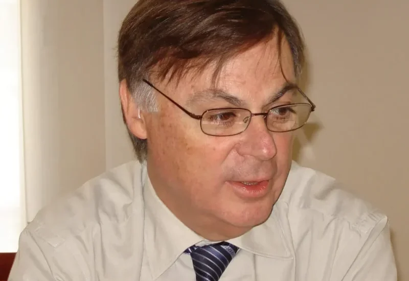 Fallece el profesor Carles Solà, exrector de la UAB
